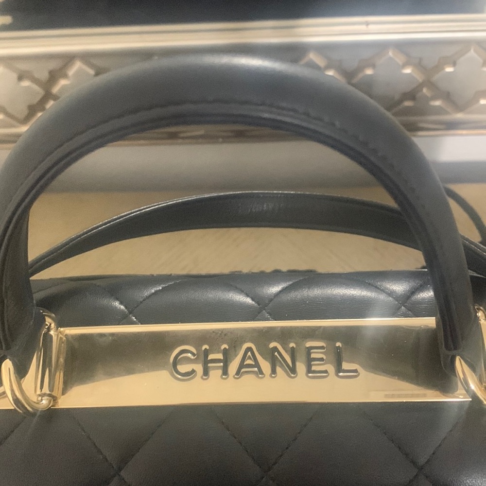 100% authentic Chanel lamb skin quilted medium trendy cc black bag! - Picture 3 of 9